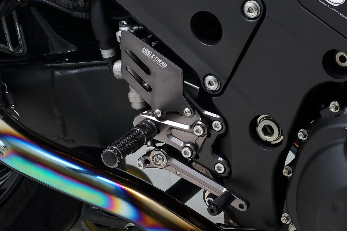 ヨシムラジャパンが、Ninja ZX-14R用ステップキットX-TREADを発売開始