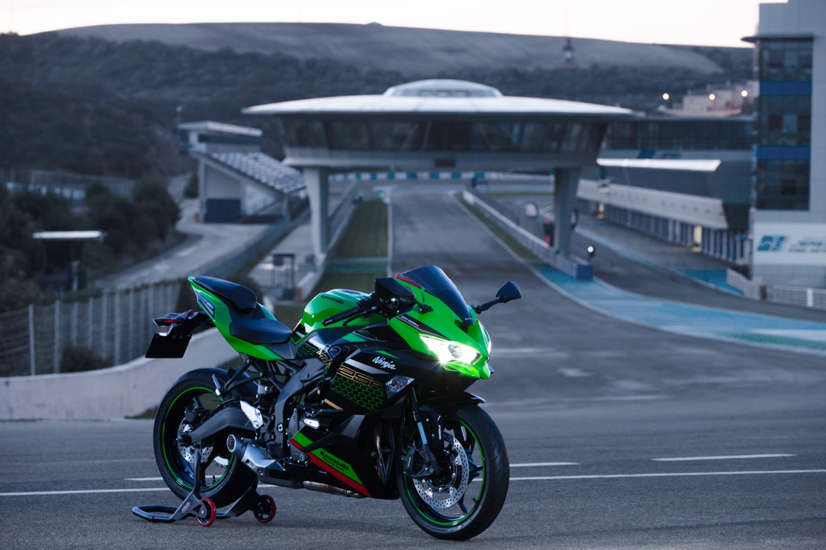 驚異のフルカウルクォーター・Ninja ZX‐25Rの開発エピソード