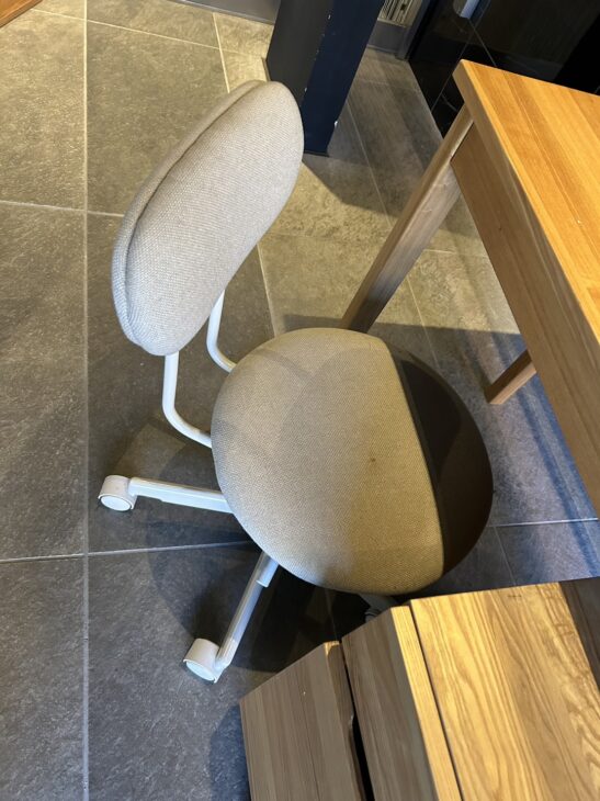 MUJI（無印良品）の木製デスク、キャビネット、 チェアを世田谷区で