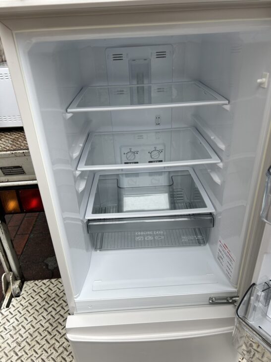愛知県豊田市にてお引き受け【三菱の単身向け冷蔵庫 MR-P15G-W 2021年