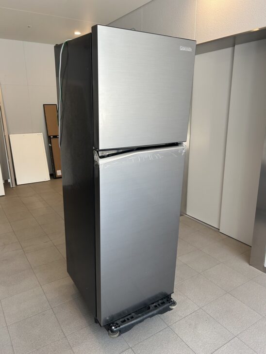 2023年製の大きめ2ドア冷蔵庫（Panasonic NR-B252T）港区赤坂の方より