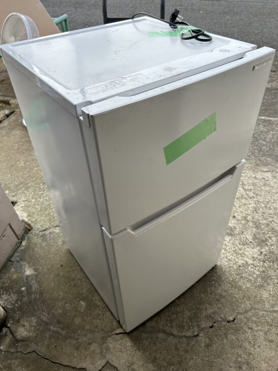 頑固な汚れ有のヤマダ 2ドア冷蔵庫 YRZ-C09H1 2022年製【買取】狛江市