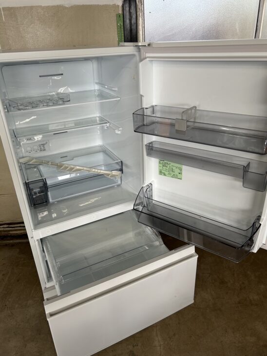 J749 TOSHIBA 3ドア 冷凍冷蔵庫 GR-V33SC 2024年製 J749 TOSHIBA 3ドア