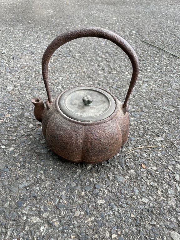 東京都板橋区常盤台】解体現場で見つかった鉄瓶・香炉・水盤の買取事例