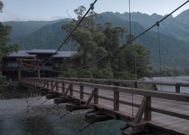 河童橋 – 上高地公式ウェブサイト