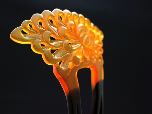 白べっ甲乱菊彫りかんざし2018｜白鼈甲簪の「格」？！ | べっ甲