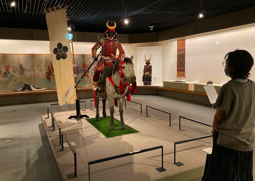 室町後期～江戸前期の甲冑、武具など一堂に展示 馬の博物館特別展
