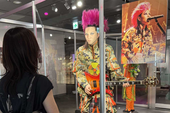 hideさん愛用の300点、横浜で展示 生誕60年記念、5月7日