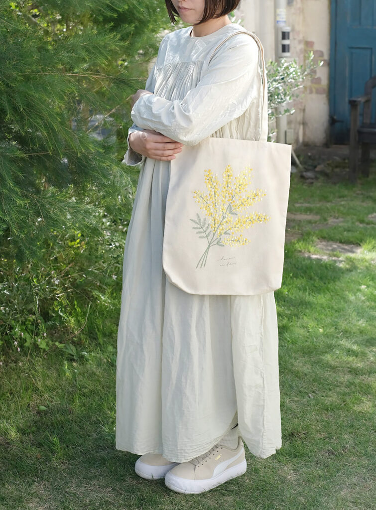 可愛い刺繍を持ち歩こう。ミモザ刺繍のトートバッグ – 株式会社ケー