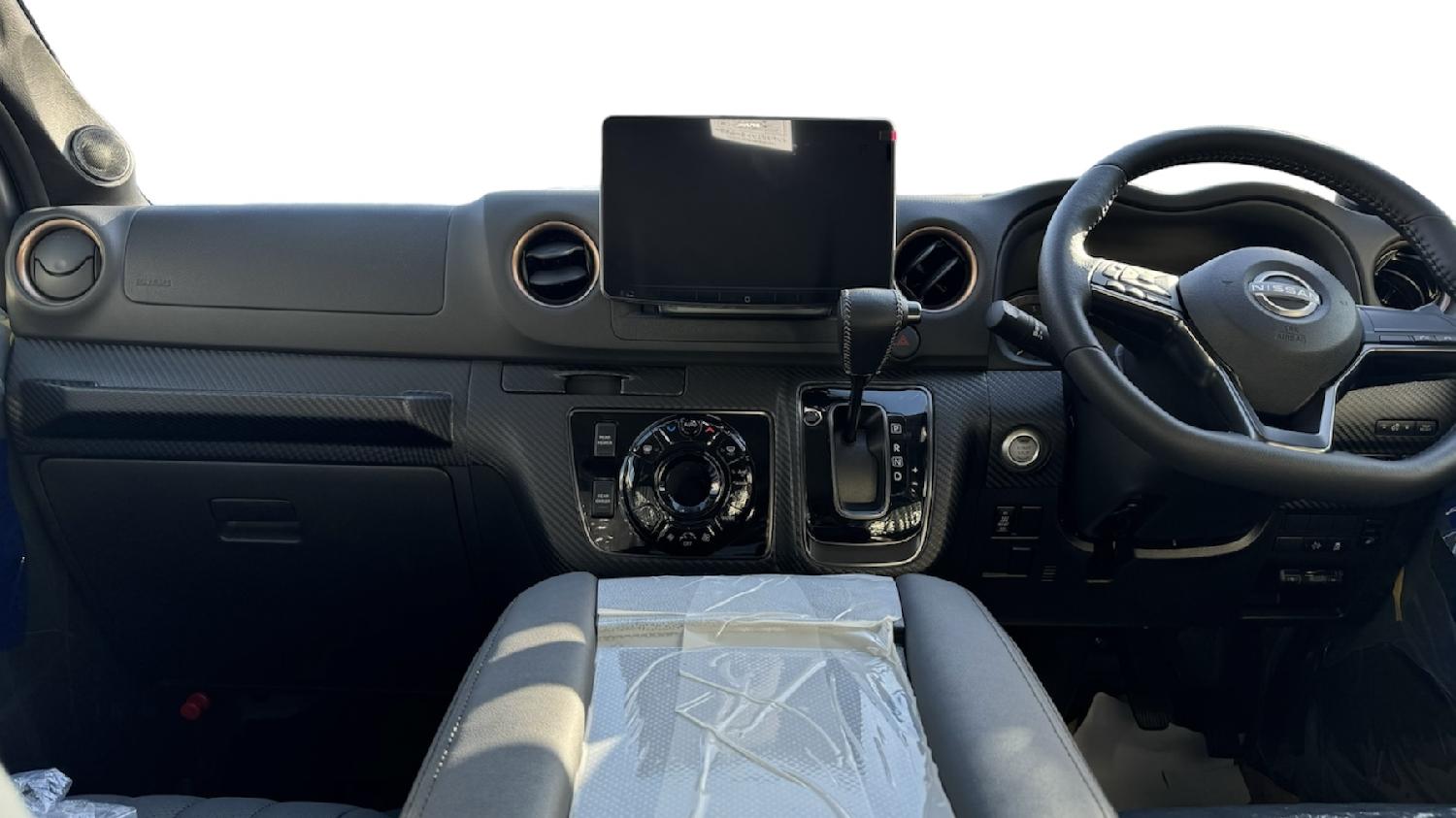 NV350キャラバン インテリアパネルダッシュパネル （カーボン）Body