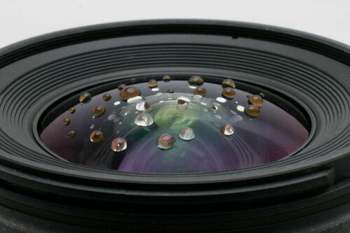 ニコンFとキヤノンEFマウントのAPS-C用・F2.8広角ズームレンズが