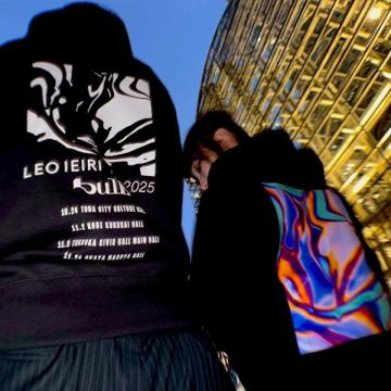 家入レオ 「bulb」フーディ(モノクロ) | 研音公式ショップK‐SHOP