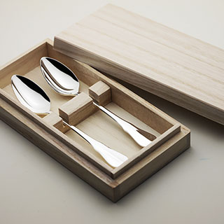 銀食器 名前が刻印できるシルバー950の純銀食器カトラリーセット