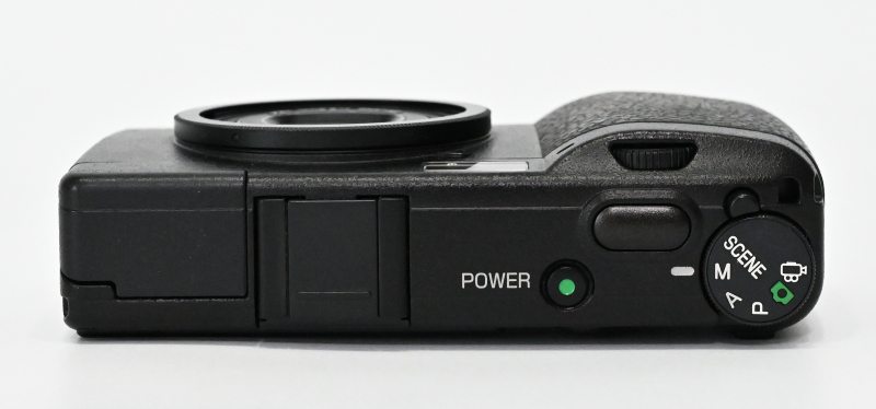 これに代わるものはない！稀代のスナップシューター｜リコー GR