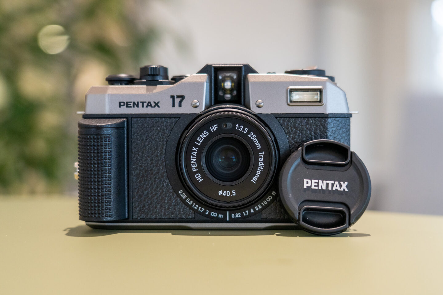 20年の時を超えてつくられたフィルムカメラ「PENTAX 17」｜現代に