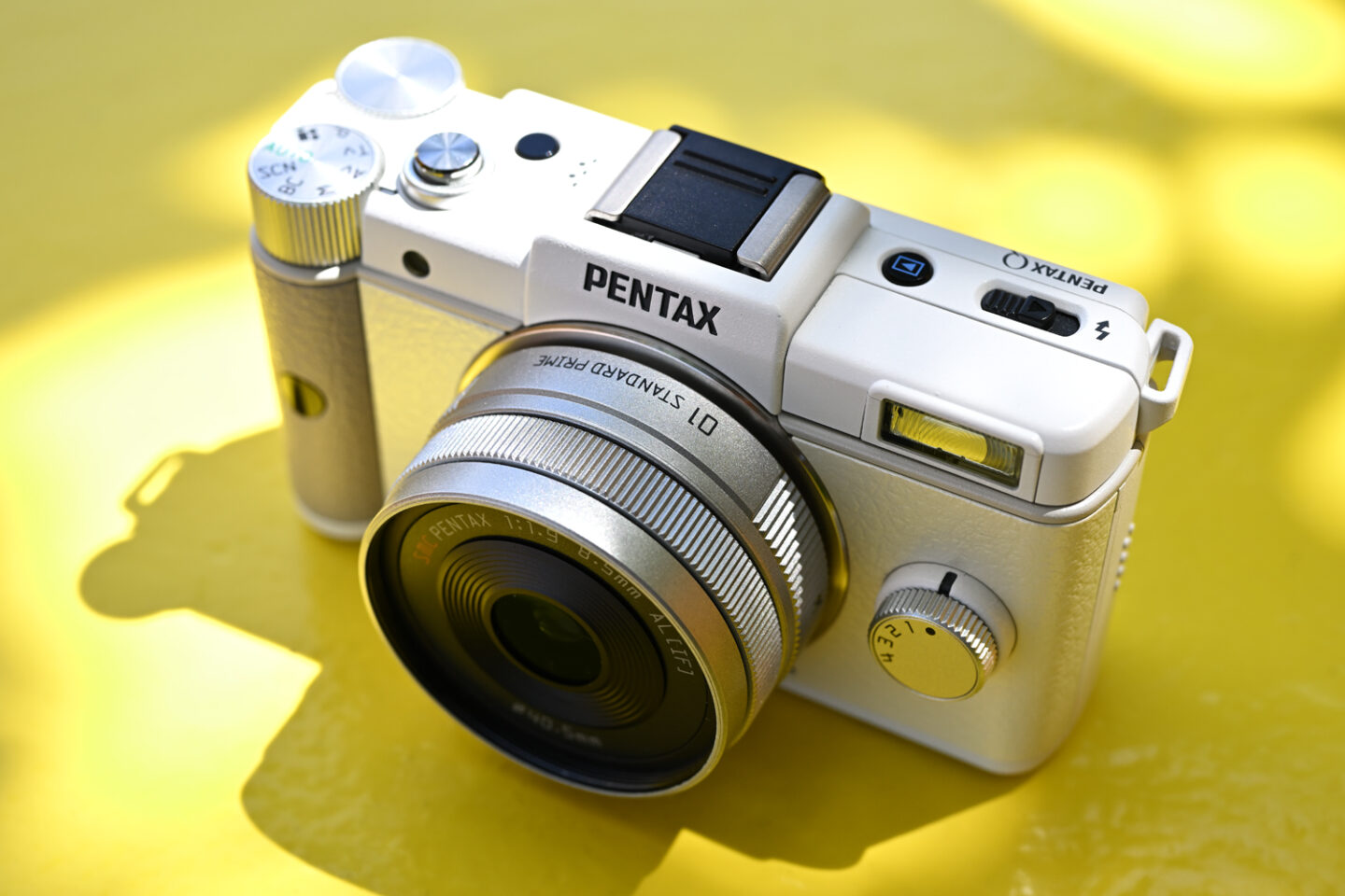 ペンタックスらしさ満載！手のひらサイズのナノ一眼「PENTAX Q」 | ShaSha