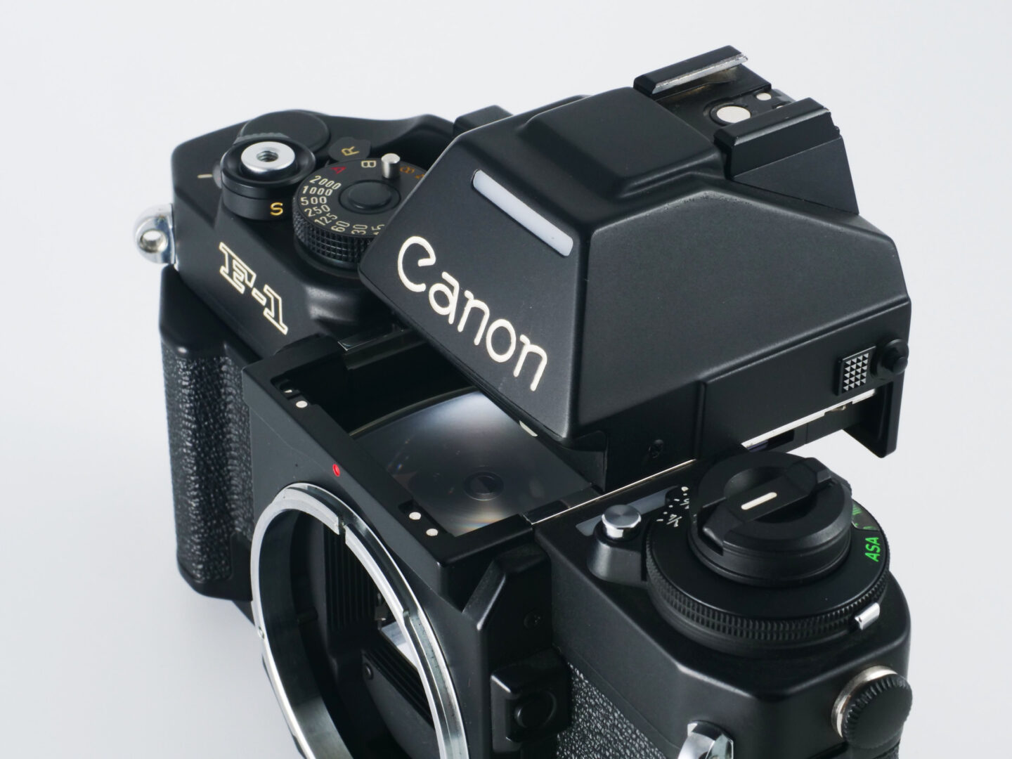 映画の中の、あのカメラ｜01 スパイダーマン（2002）キヤノンNew F-1