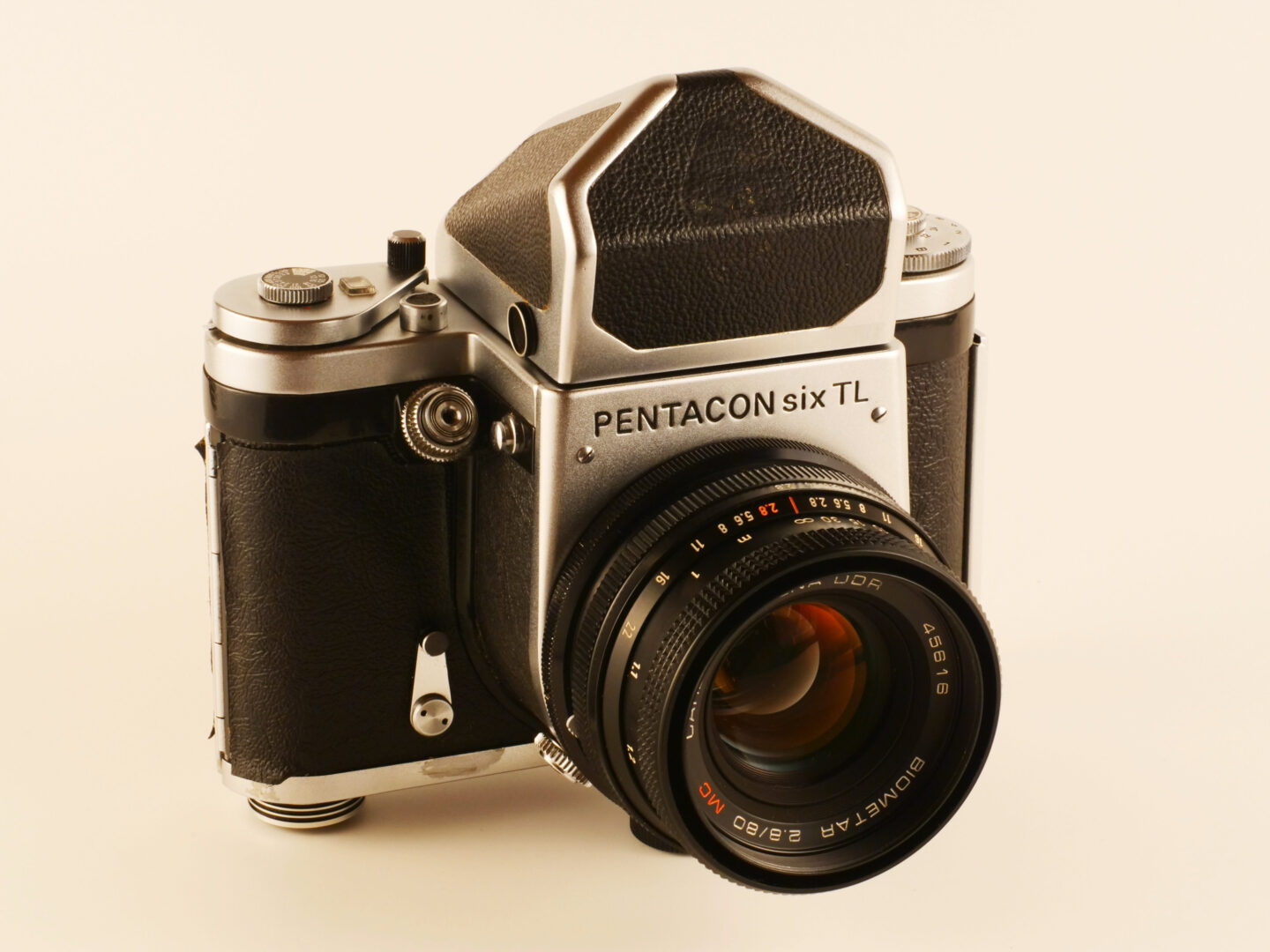 映画の中の、あのカメラ｜12 大理石の男(1977) ペンタコンsix TL | ShaSha