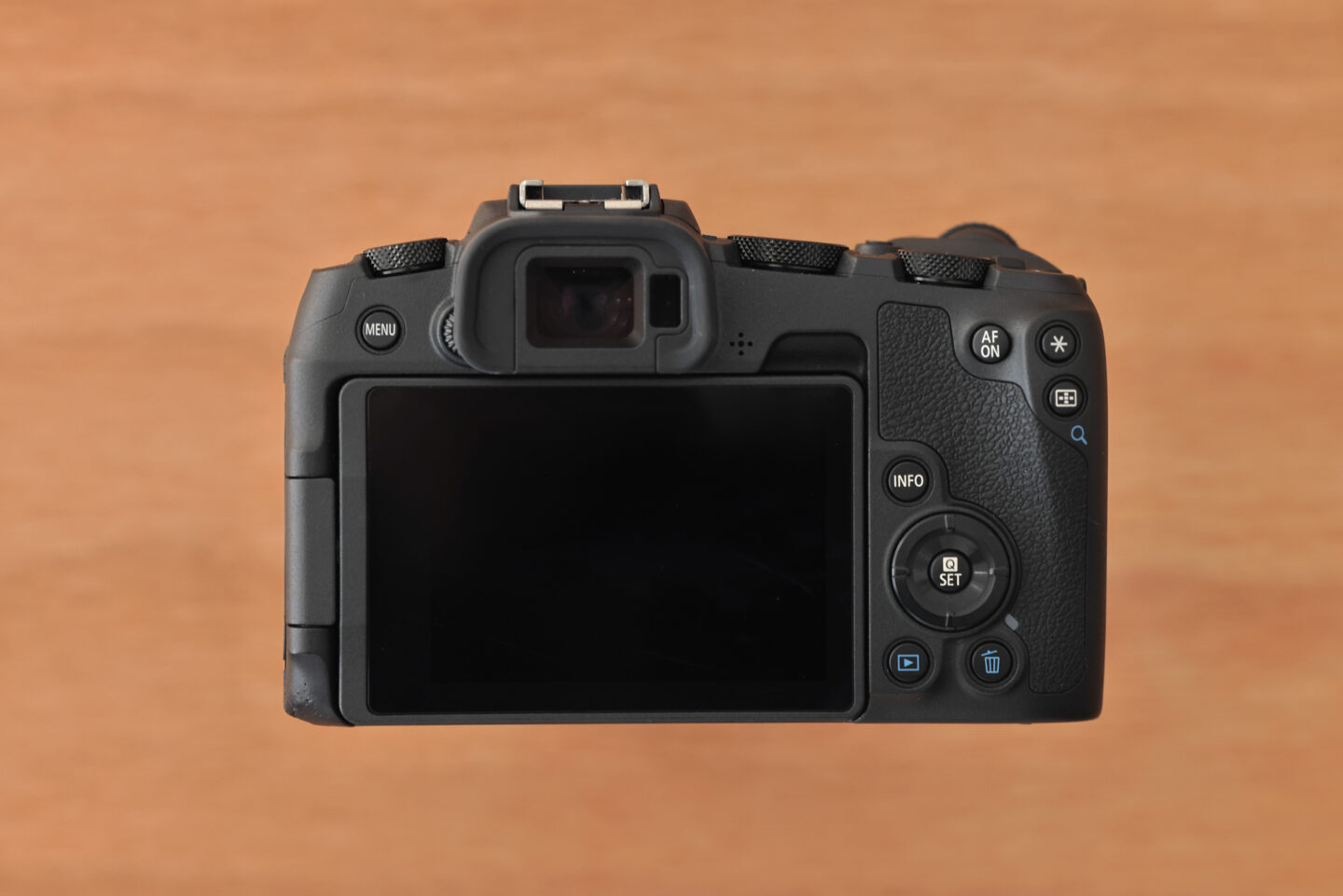 キヤノン EOS RPレビュー｜小型レンズとも好相性。持ち歩きしやすい