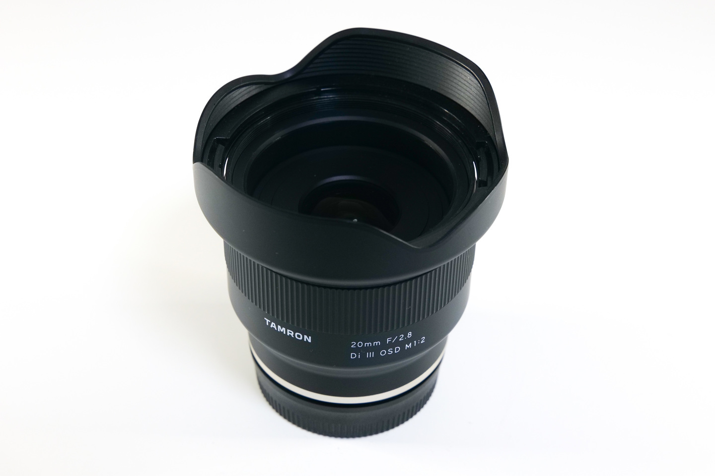 タムロン 20mm F/2.8 Di III OSD M1:2 レビュー｜最短撮影距離0.11mの