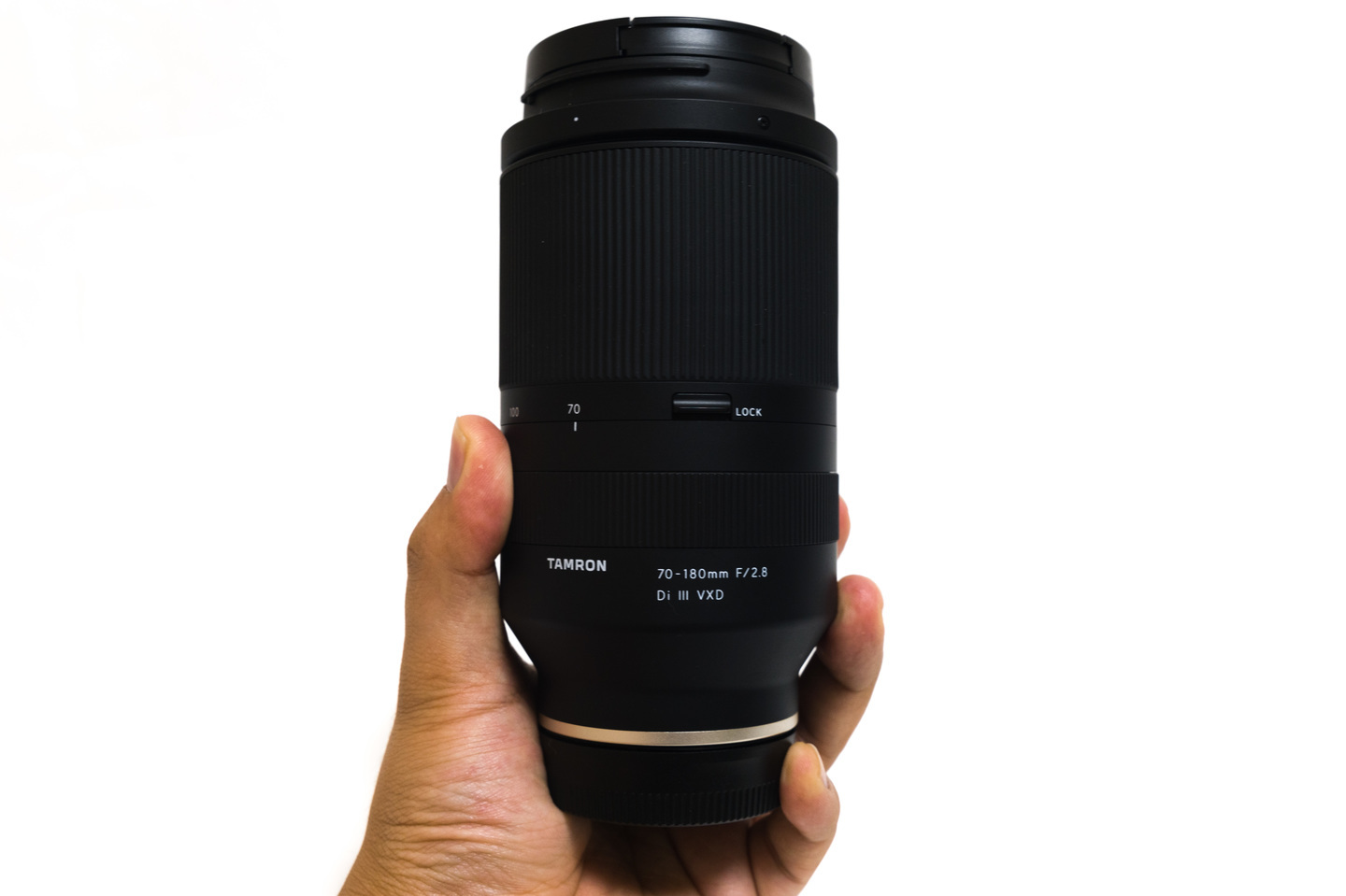 タムロン 70-180mm F/2.8 Di III VXD レビュー｜望遠に機動力という