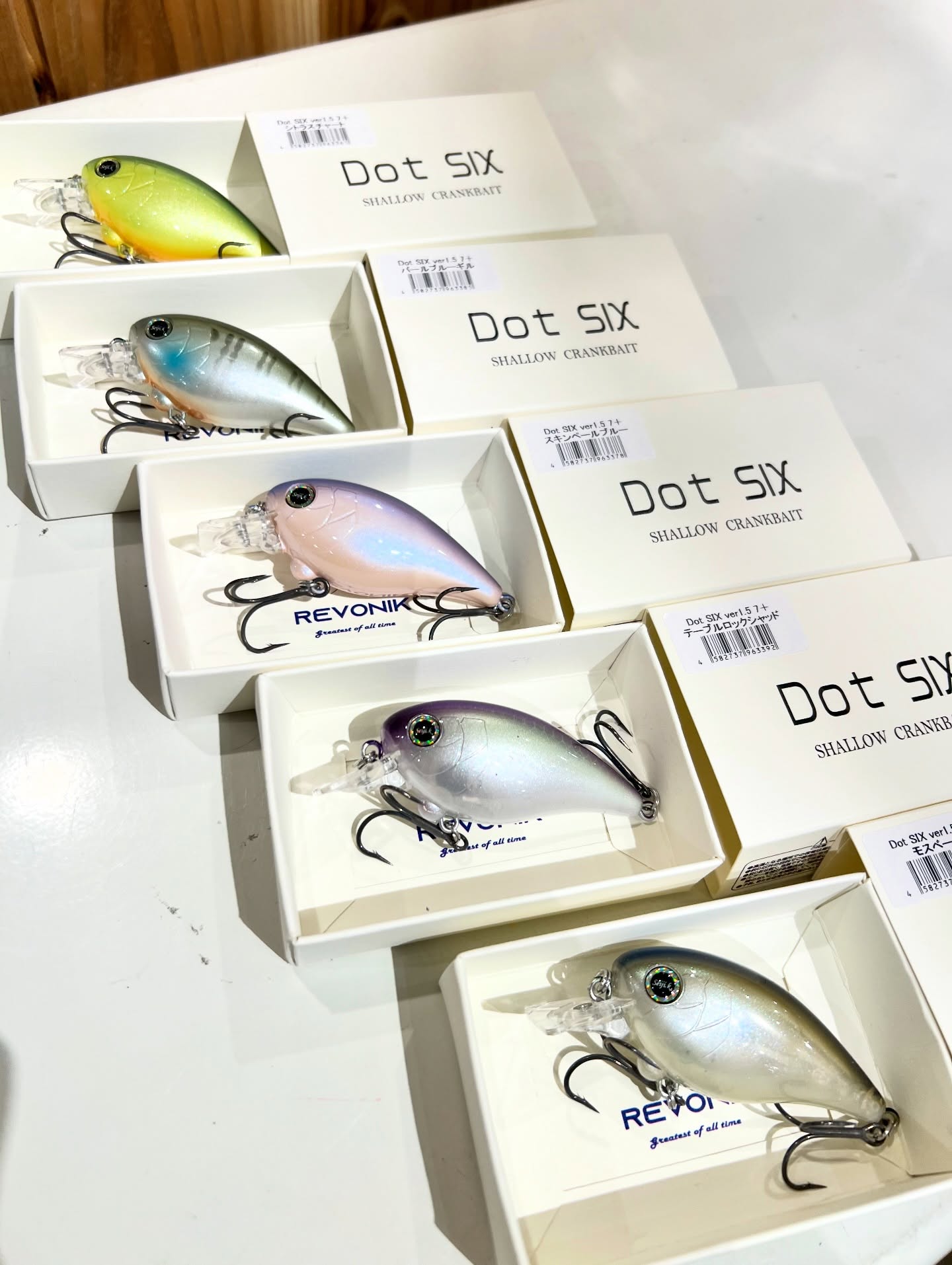 レヴォニックのドットシックスver1.5 7+の新色とヴォルビート70Sの新色