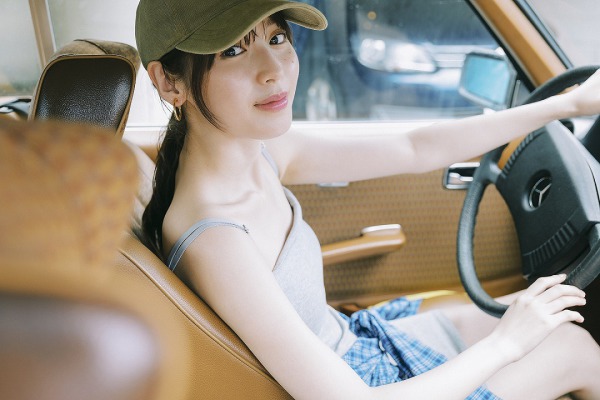 紀伊國屋書店限定カバー版】白石聖写真集 unveil / 白石聖 - 紀伊國屋