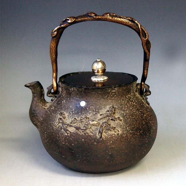 tb136 金龍堂写 富士形田舎地紋鉄瓶 本体に金銀象嵌入り 摘み・座：銀