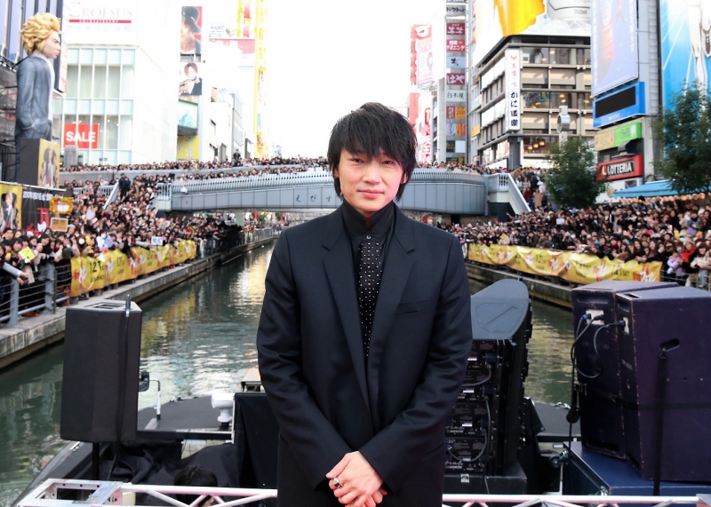 画像] 綾野剛サプライズ登場で6000人が熱狂 映画『新宿スワンⅡ』大阪
