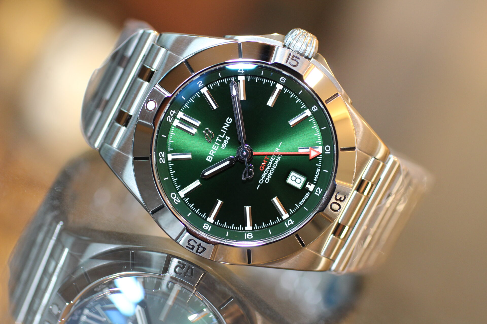 ブライトリング】ビジネスでも使えるグリーンダイヤルの クロノマット