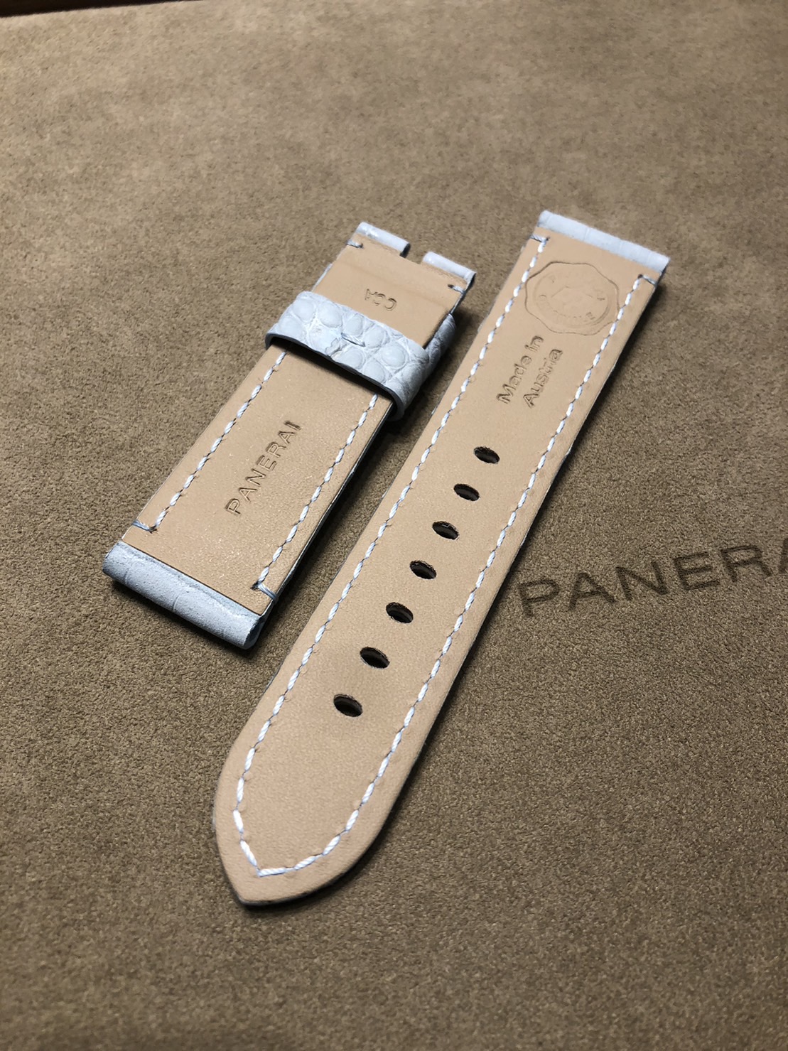 パネライ 】【店頭在庫情報】純正ベルト アリゲーターヌバックブルー