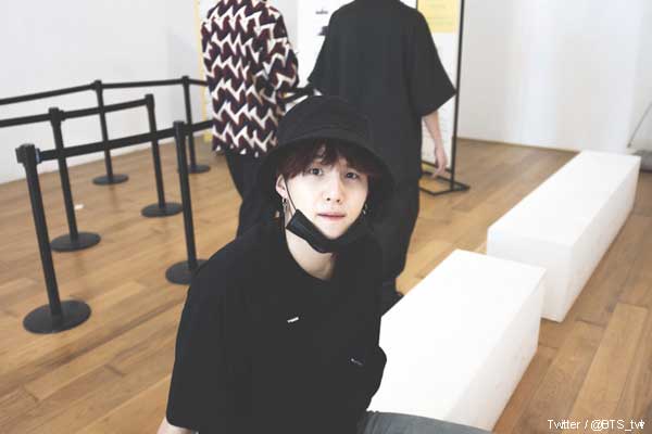 カメラマンに変身！ BTS(防弾少年団) ジョングク、愛情あふれる