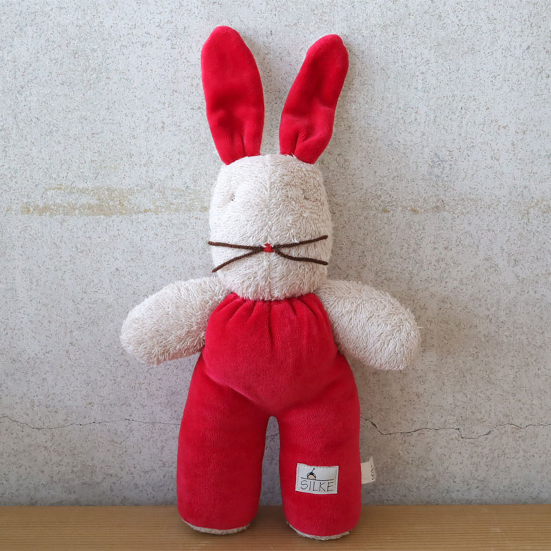 SILKE ジルケうさぎ：気持ちが落ち着く寄り添いのぬいぐるみ | krtek