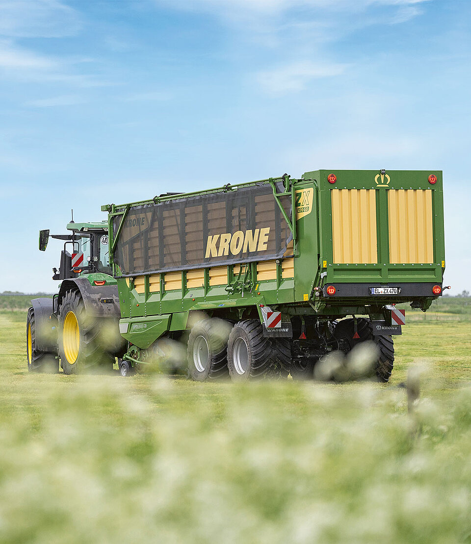 ZX | Self-loading and forager-filled forage wagons | Explore