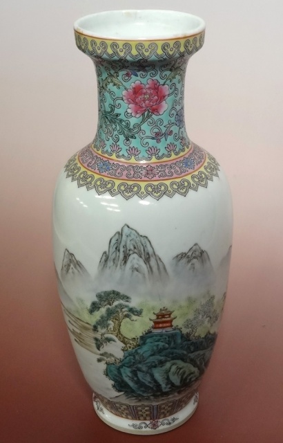 神奈川県横浜市にて、中国磁器 景徳鎮の花器（壺）をお譲り頂きました