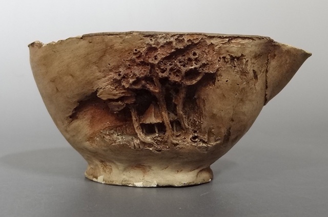 東京都内にて、三代 佐々木二六の二六焼、細密片口茶碗と沢蟹刻湯呑を