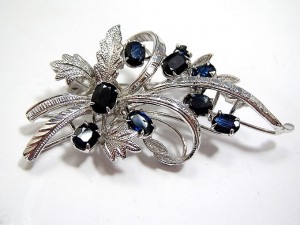 K18WG花束モチーフのサファイアブローチ | 東京世田谷の買取専門店