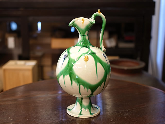 加藤卓男の正倉院復元三彩貼花文手付花入 | 東京世田谷の買取専門店