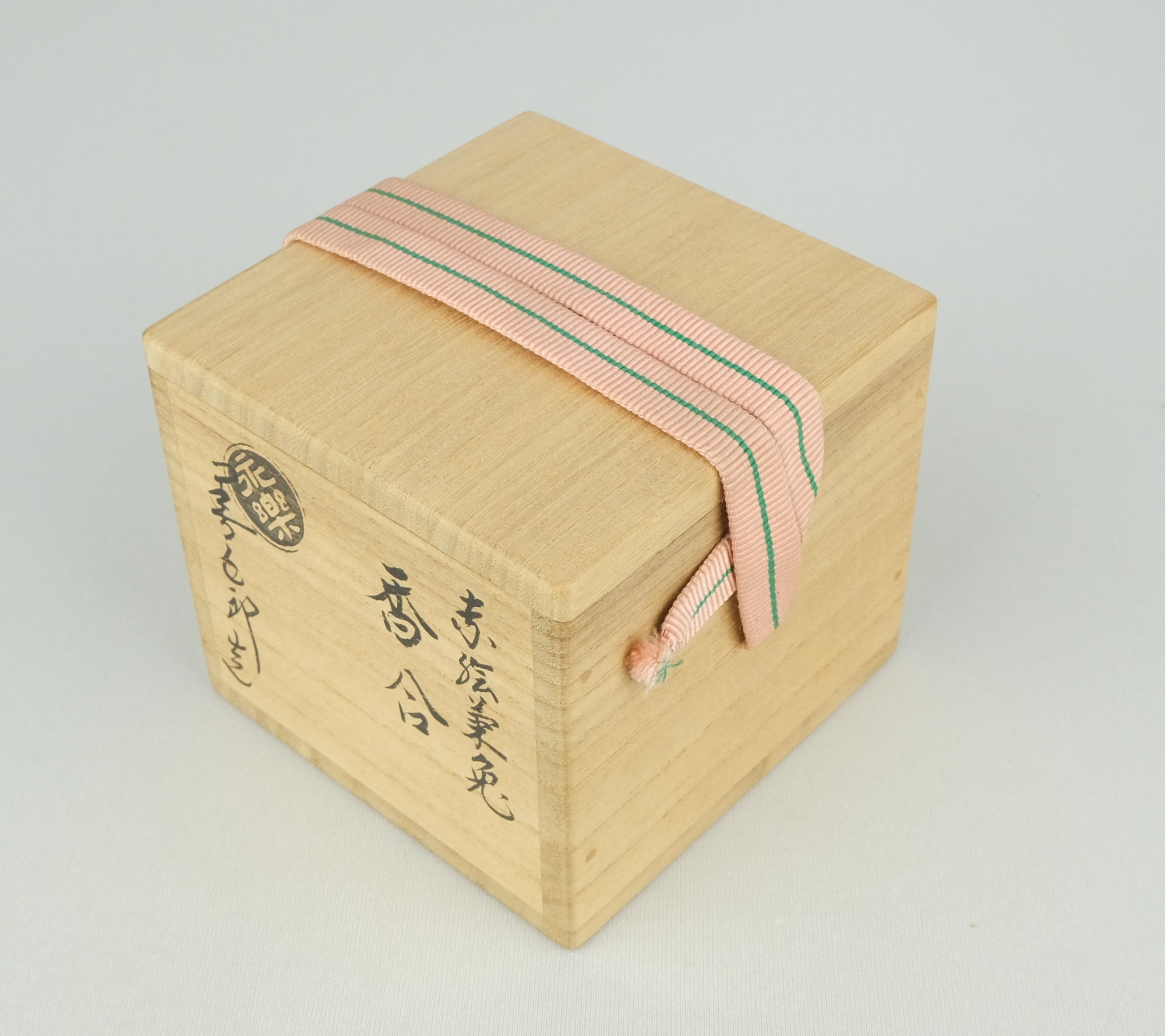 栗山園オンライン通販部 / 【出物】 赤絵菊兎香合 16代永楽善五郎(即全)