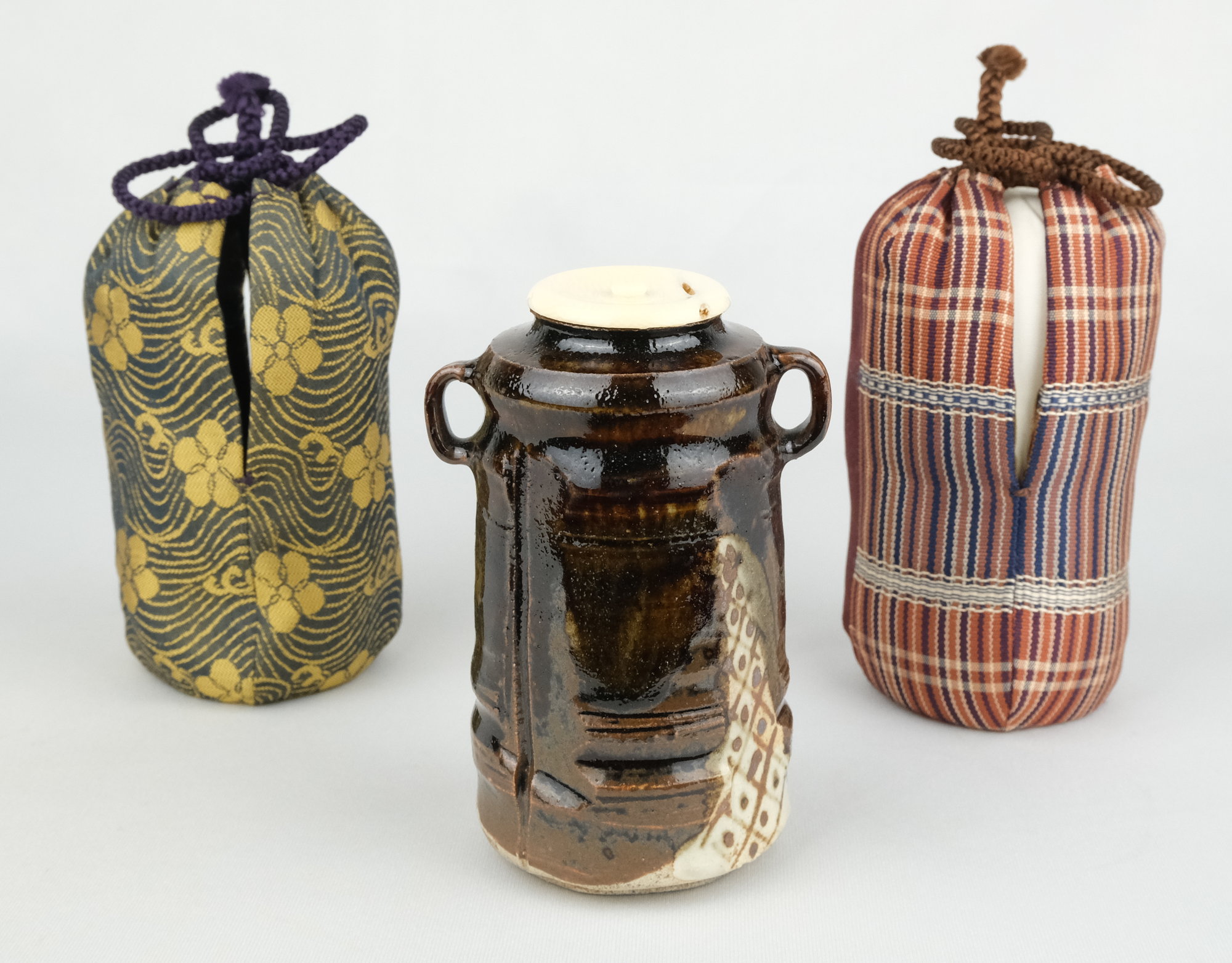 栗山園オンライン通販部 / 【出物】 黒織部茶入 加藤光右衛門