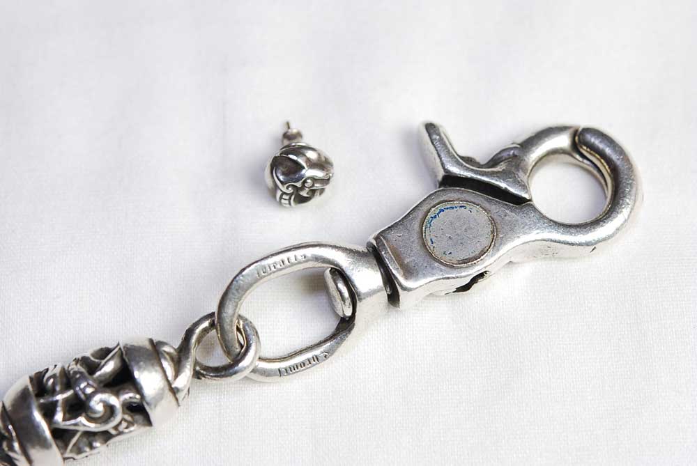 クロムハーツのクリップ・モチーフを無くしたときの裏技とは？【クロム