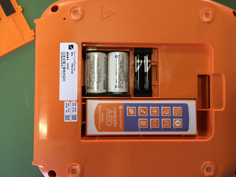 AED2100トレーニングユニットのちょっとした工夫 ｜ AEDレンタル・救命