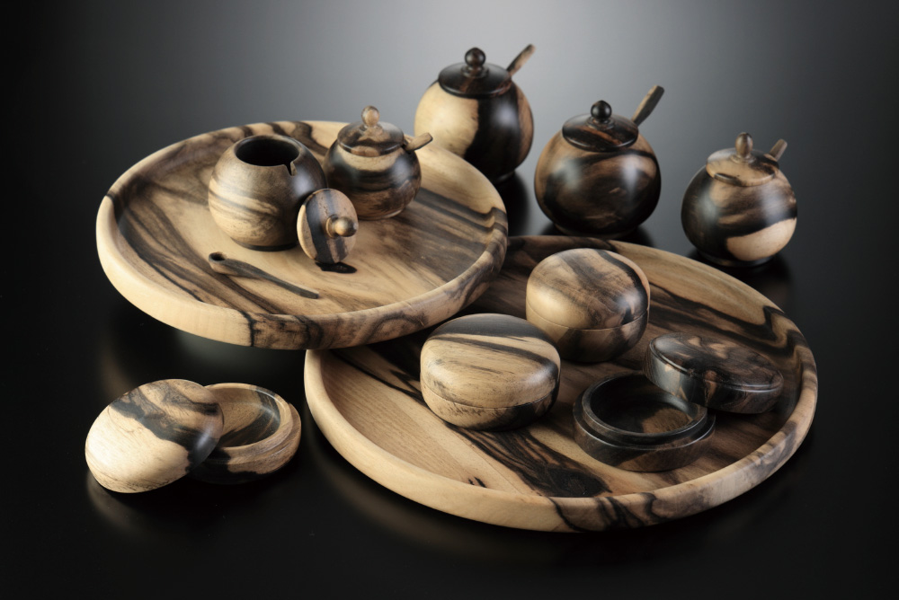 黒柿 ～神秘の銘木～ | すき焼 しゃぶしゃぶ【京香】