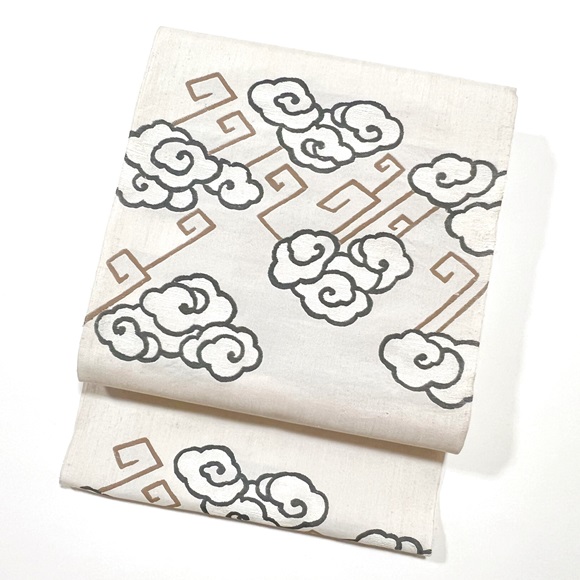 雷文九寸名古屋帯（紬白茶）「洛風林」 - 京呉服塚本