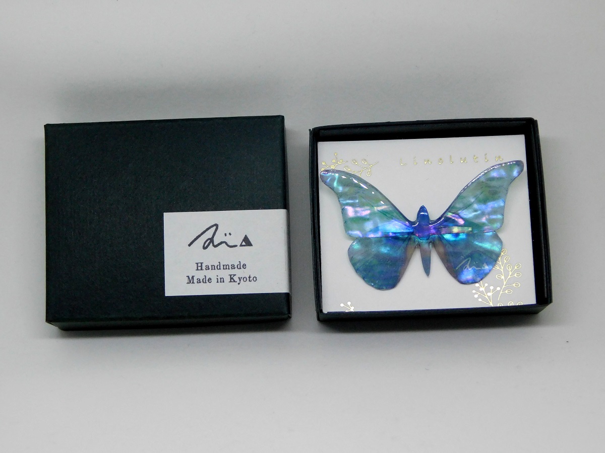 螺鈿アクセサリーブローチ レテノールモルフォ蝶 / ことよりモール