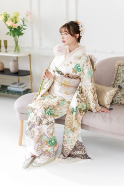 No.1198 【新品振袖/京友禅】【白】白地に流行のくすみカラーと