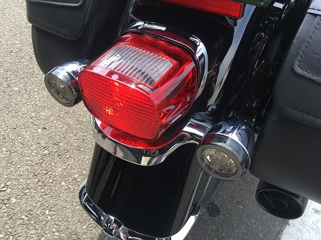 フロント・シグネチャーLEDウィンカー・インサート | ハーレー