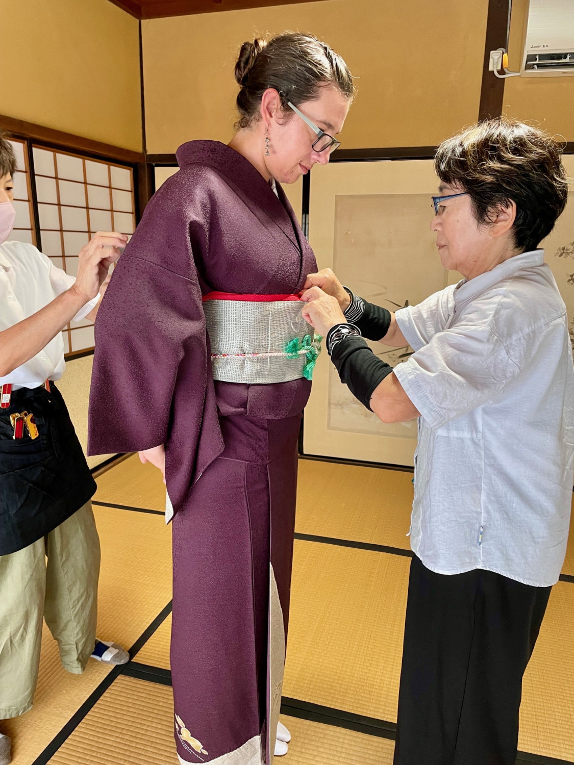 丹後ちりめんで満喫プロの着付け、重文旧家で昼食本格着物体験が人気