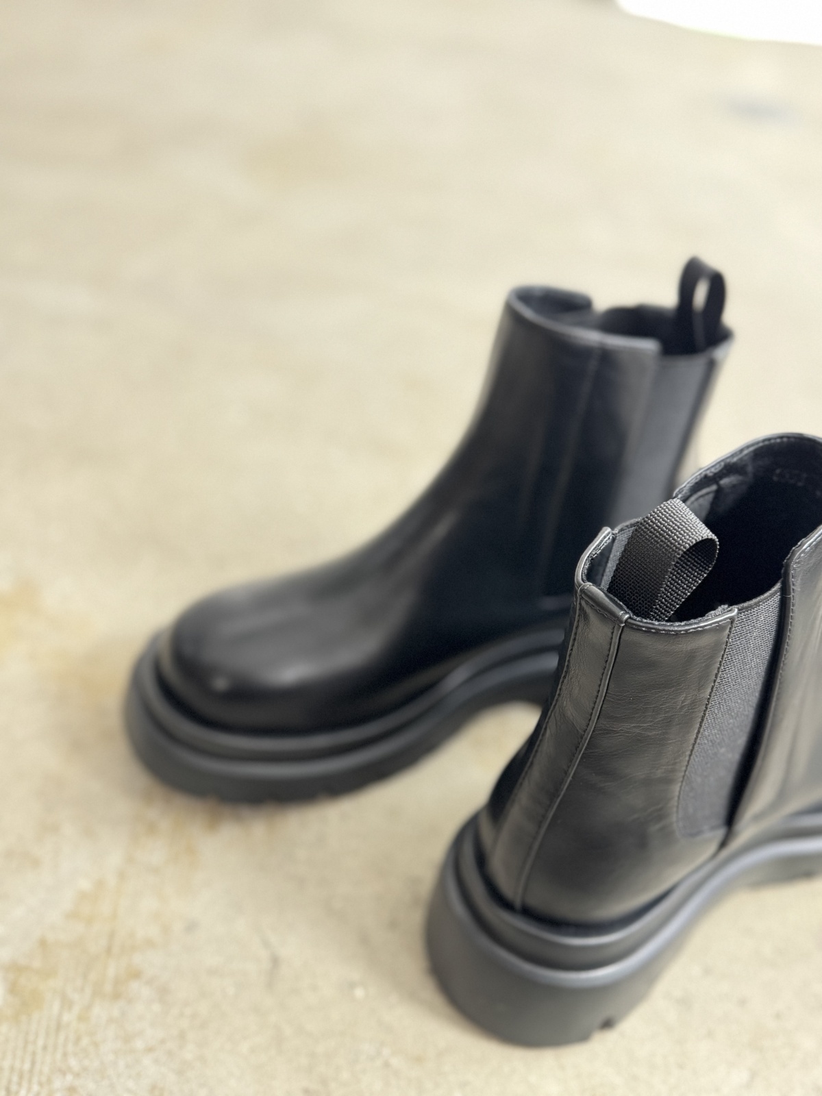 Chelsea Short Boots - HIAND