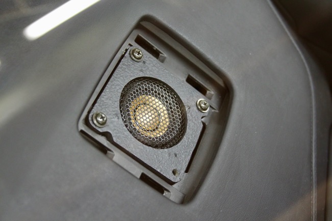 R35 GTR 日産純正BOSEサウンドのスピーカー交換と音質向上の方法